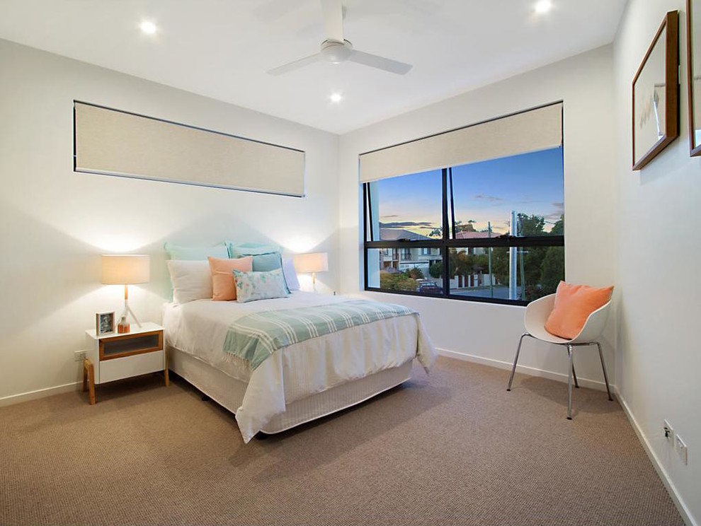 Design ideas for a mid-sized beach style guest bedroom in Gold Coast - Tweed.