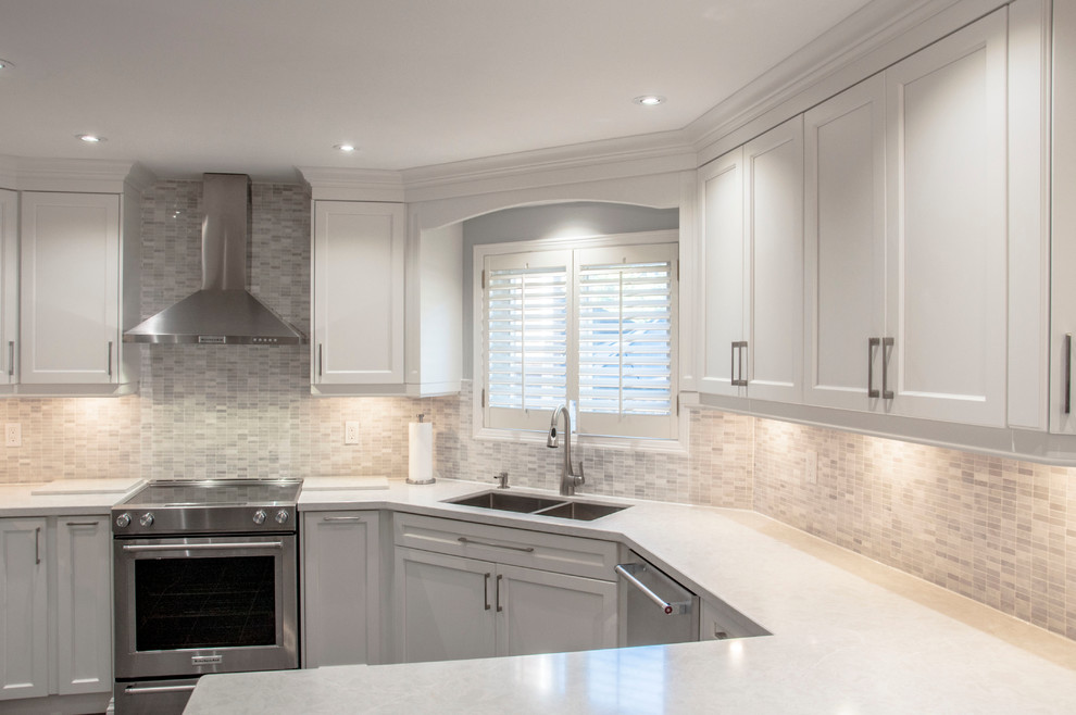 Example of a transitional kitchen design in Toronto