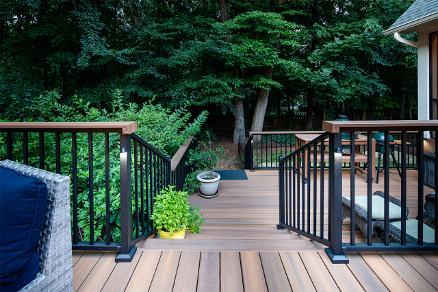 Spacious Back Deck tropical-terrace