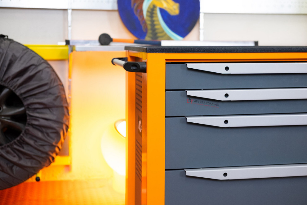 Проект №77. Гараж в желтых оттенках