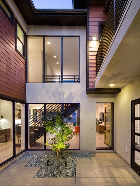 Transitional entryway photo in Orange County