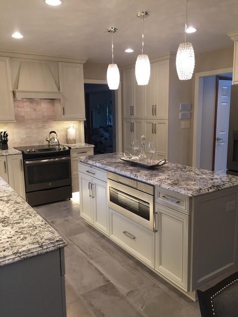 Kitchen - transitional kitchen idea