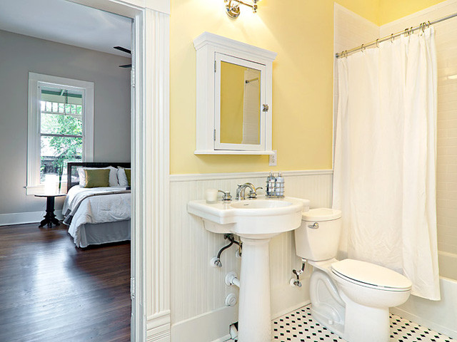dinding kamar mandi warna kuning