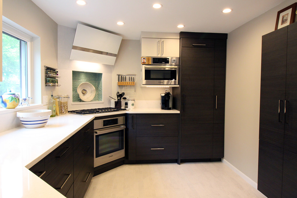 Photo of a mid-sized modern u-shaped kitchen in Chicago with a double-bowl sink, flat-panel cabinets, brown cabinets, quartz benchtops, stainless steel appliances, cork floors and a peninsula.