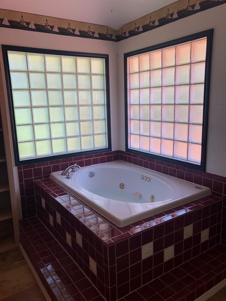 Transitional bathroom photo in Austin