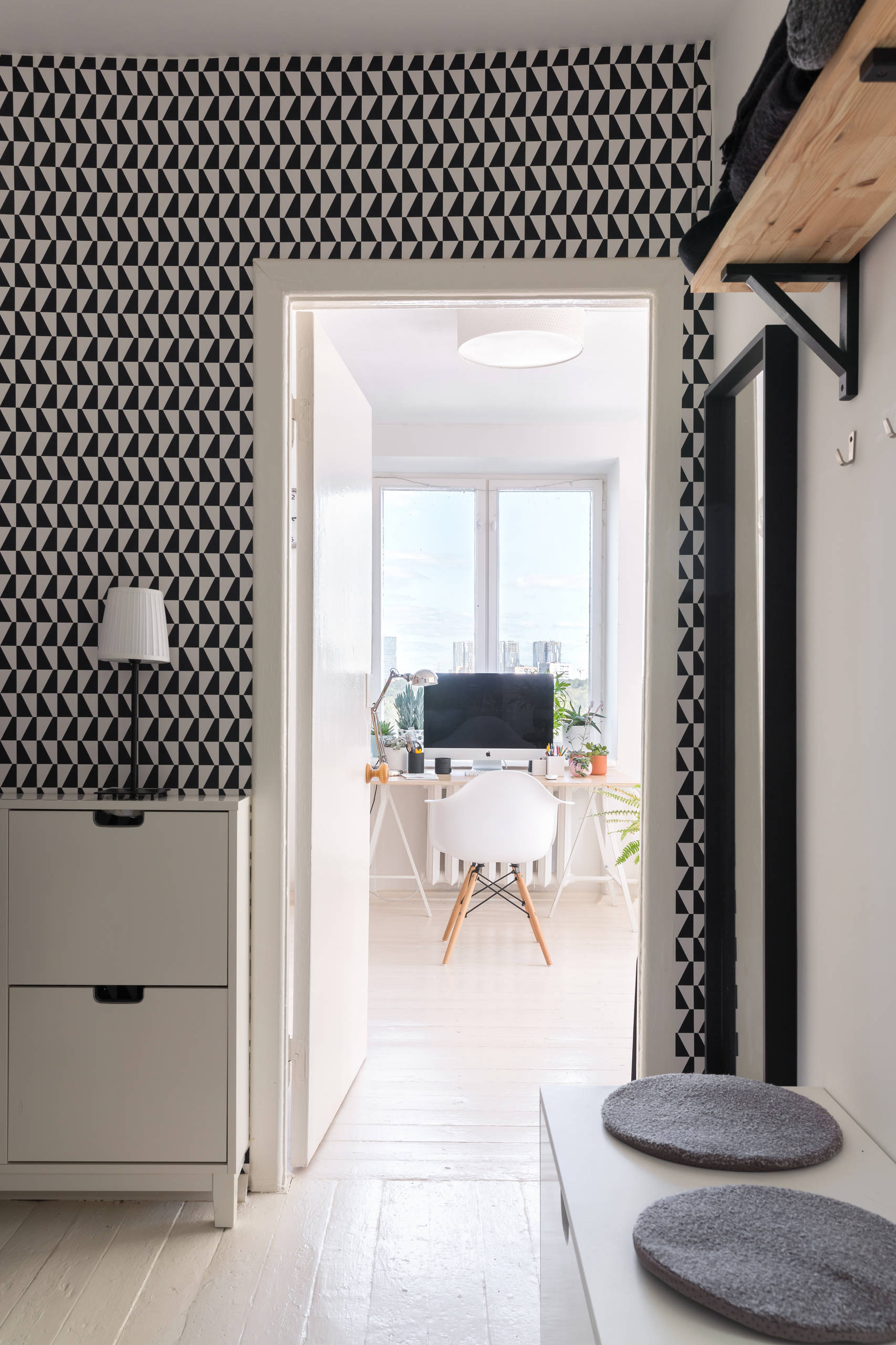 Обои для гостиной: как выбрать дизайн, который подчеркнет стиль комнаты и сделает ее более уютной