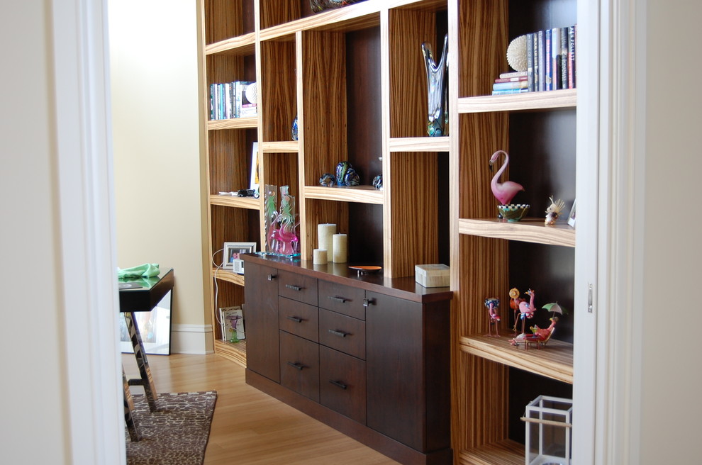 Minimalist home design photo in St Louis