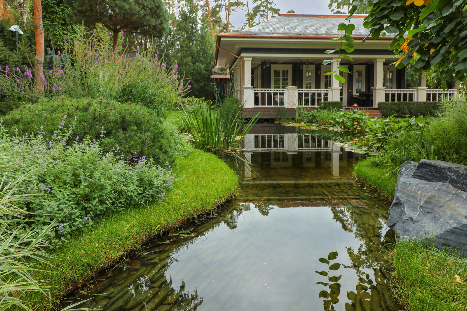 Коттеджный сад в Барвихе (дизайн и исполнение компании "Imperial Garden")