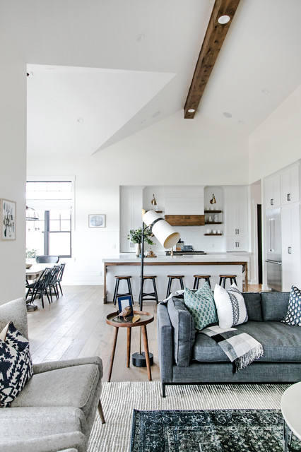 The Mountain Green Modern Farmhouse - Campagne - Salon ...