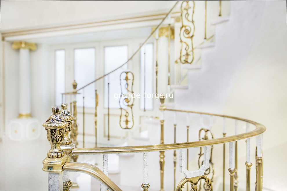 Лестница, латунное ограждение, фабрика Grande forge (Франция), коллекция Royal
