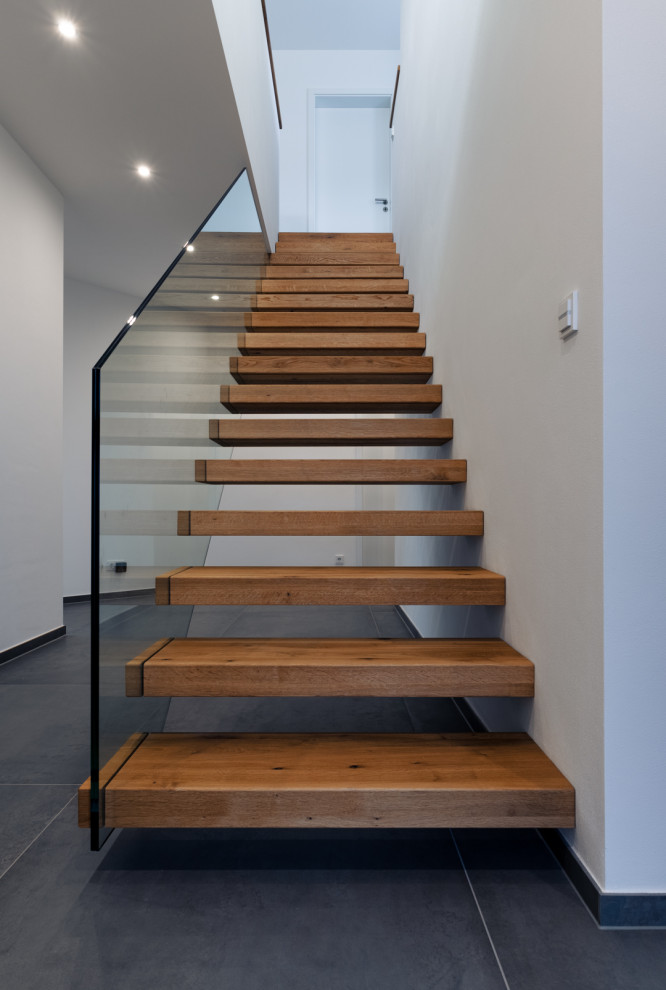 Moderne Treppe in Sonstige