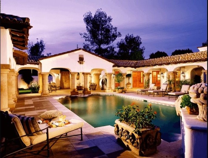 Expansive transitional backyard patio in Phoenix with natural stone pavers.