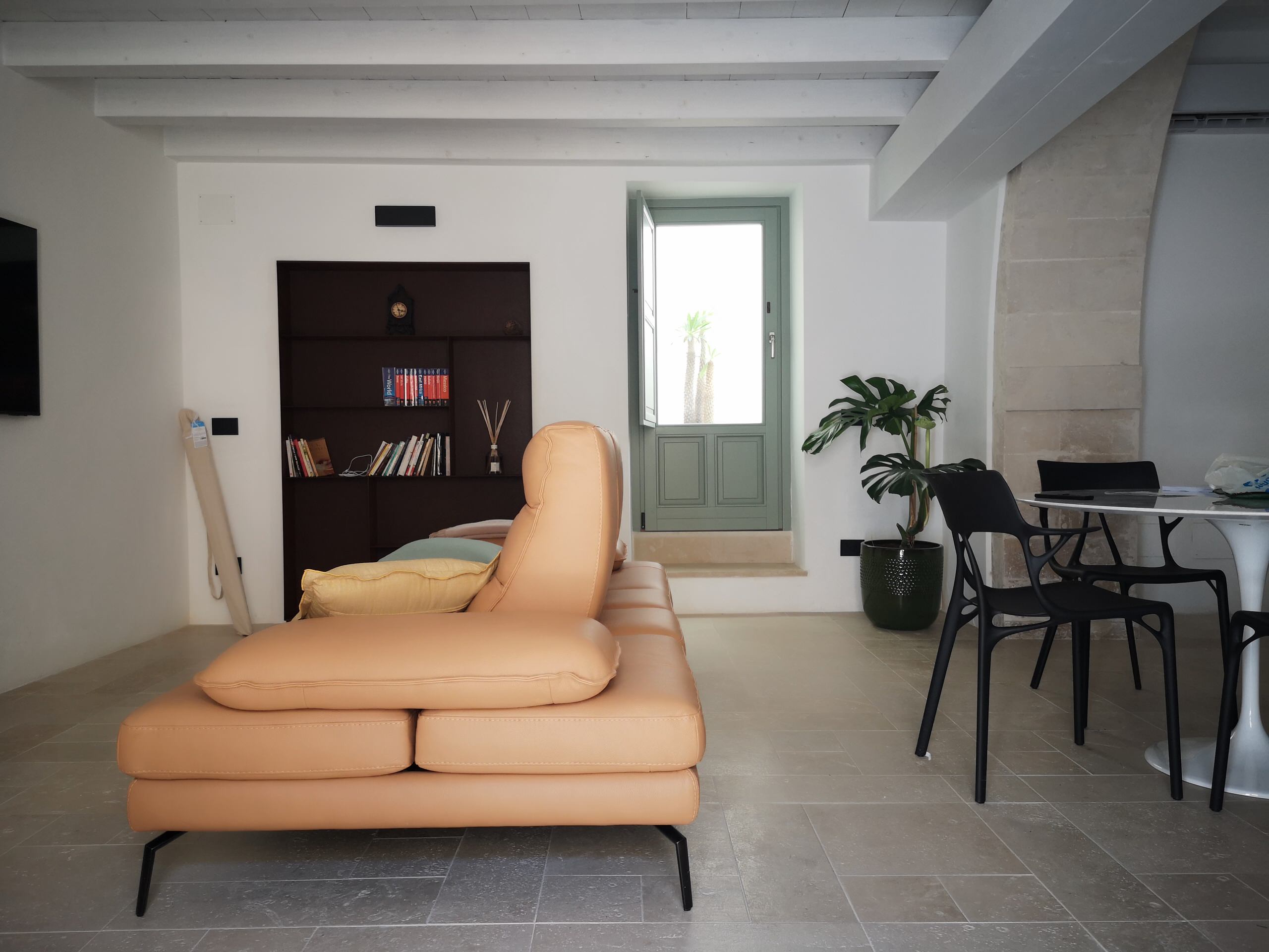 Living room - mediterranean living room idea in Catania-Palermo