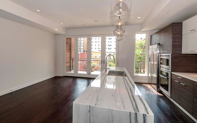 Penthouse Condominium in Washington DC moderno-cocina