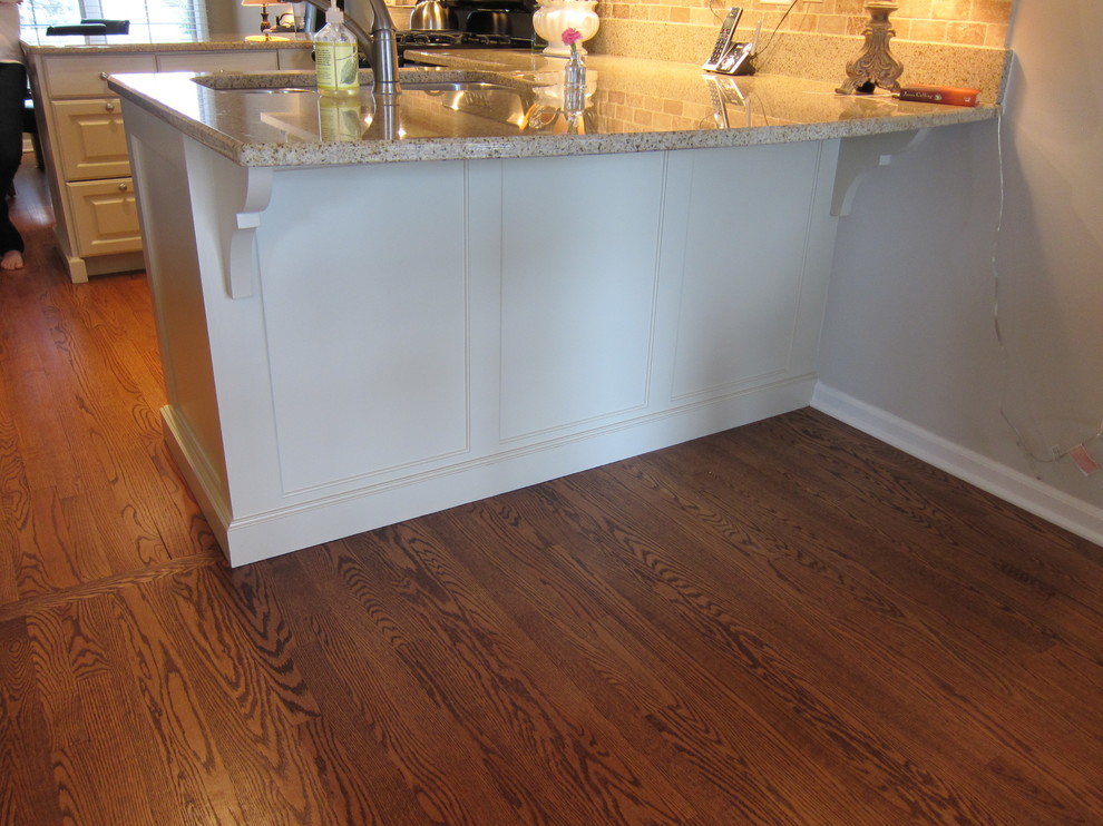 Example of a classic kitchen design in Chicago