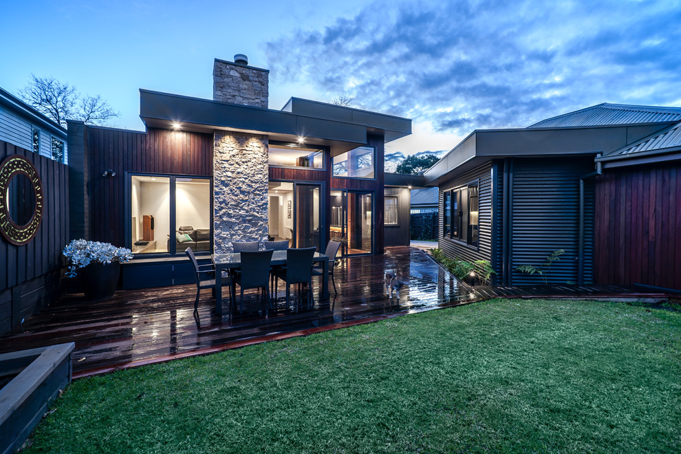 Photo of a contemporary garden in Melbourne.