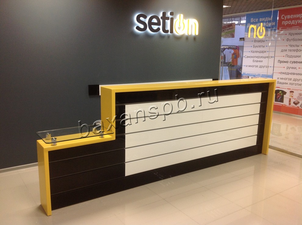 Стойки ресепшн