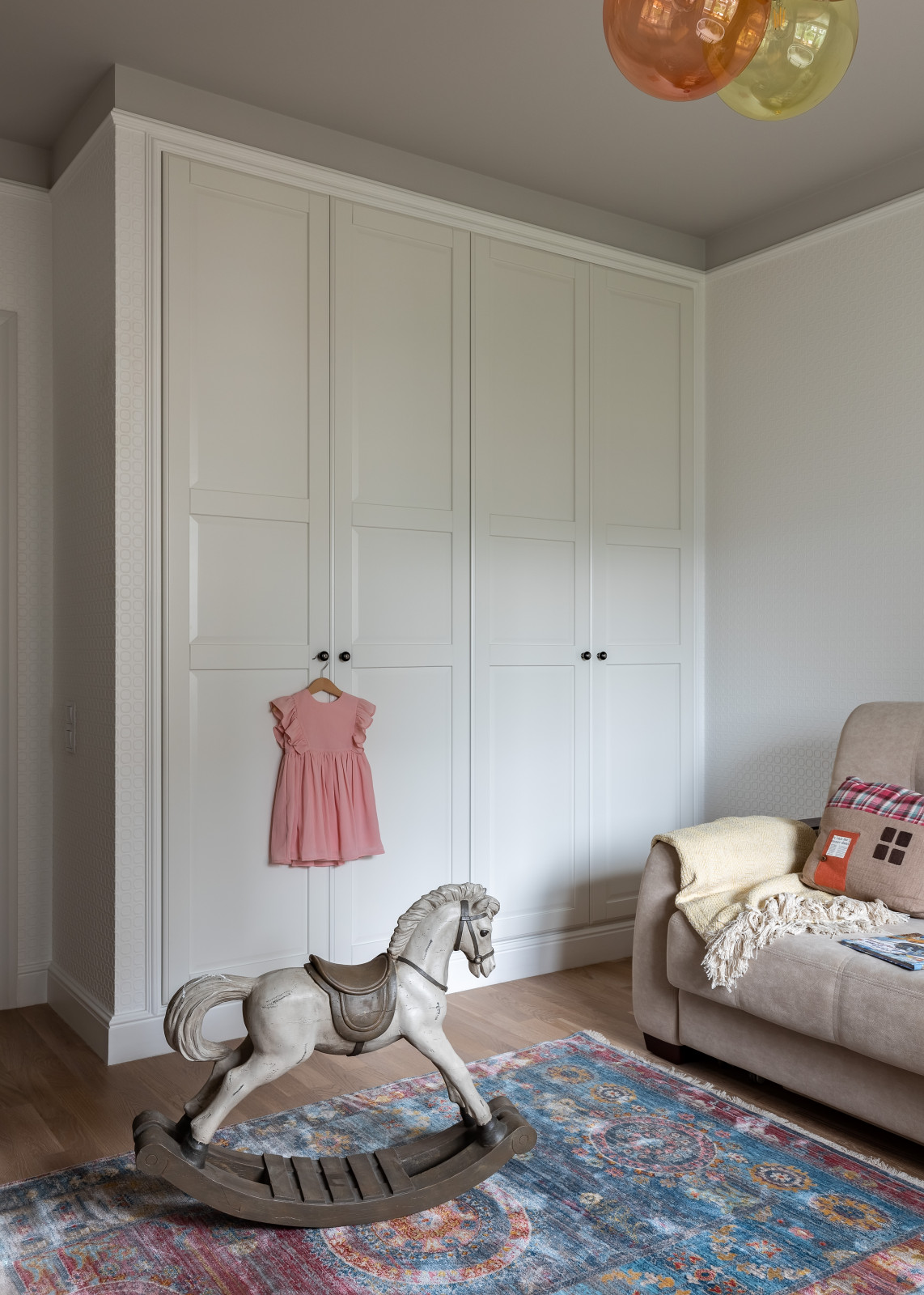 Квартира с библиотекой и коллекцией искусства