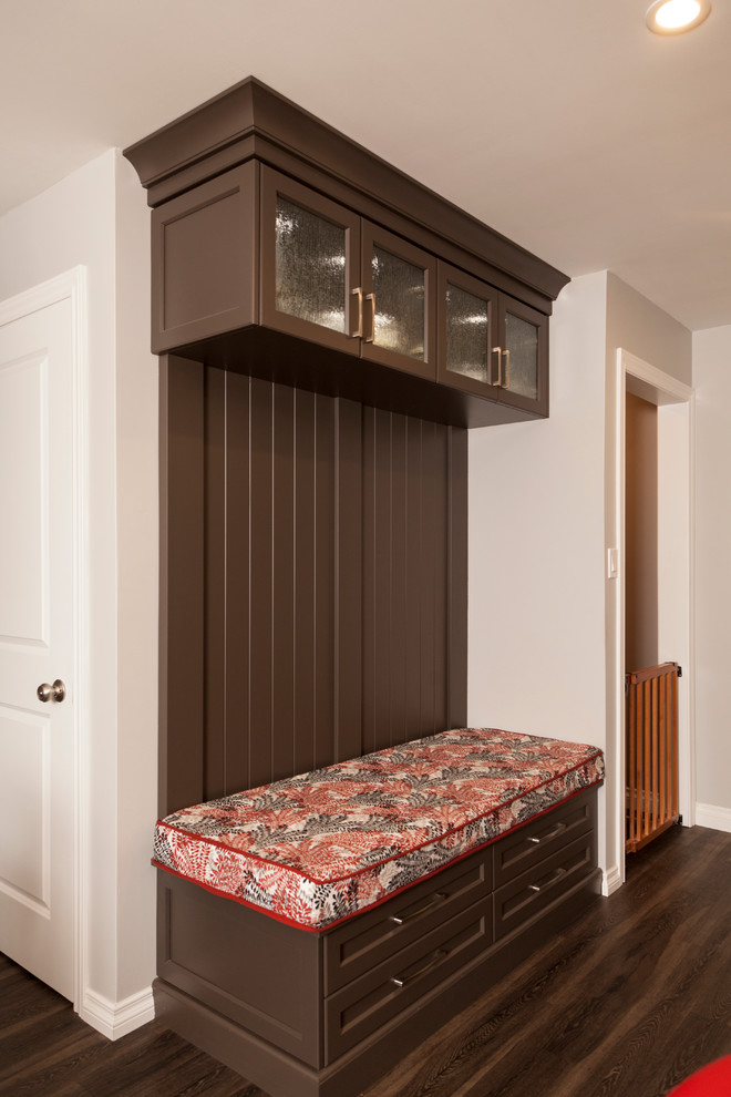 Transitional home design photo in Toronto