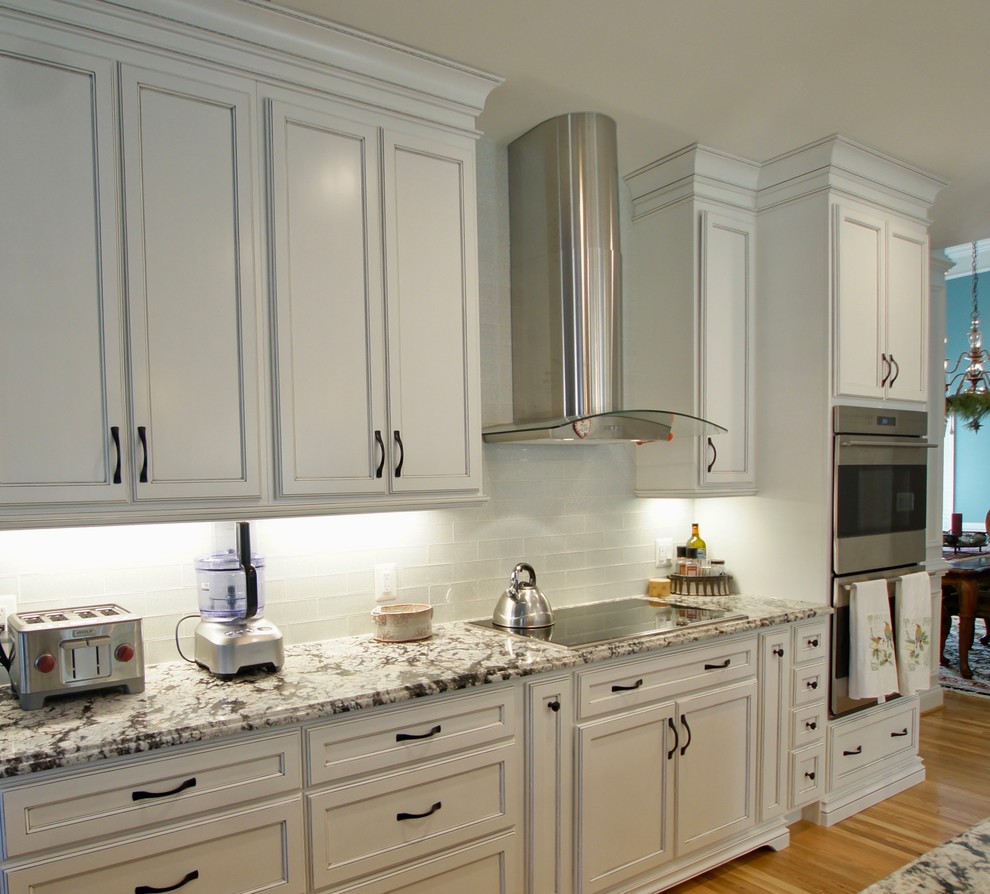 Kitchen - transitional kitchen idea in DC Metro