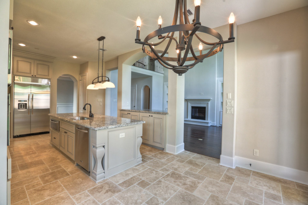 Transitional kitchen photo in Houston