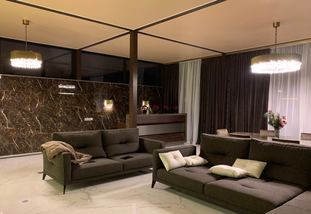 Крытая веранда на крыше в центре Москвы