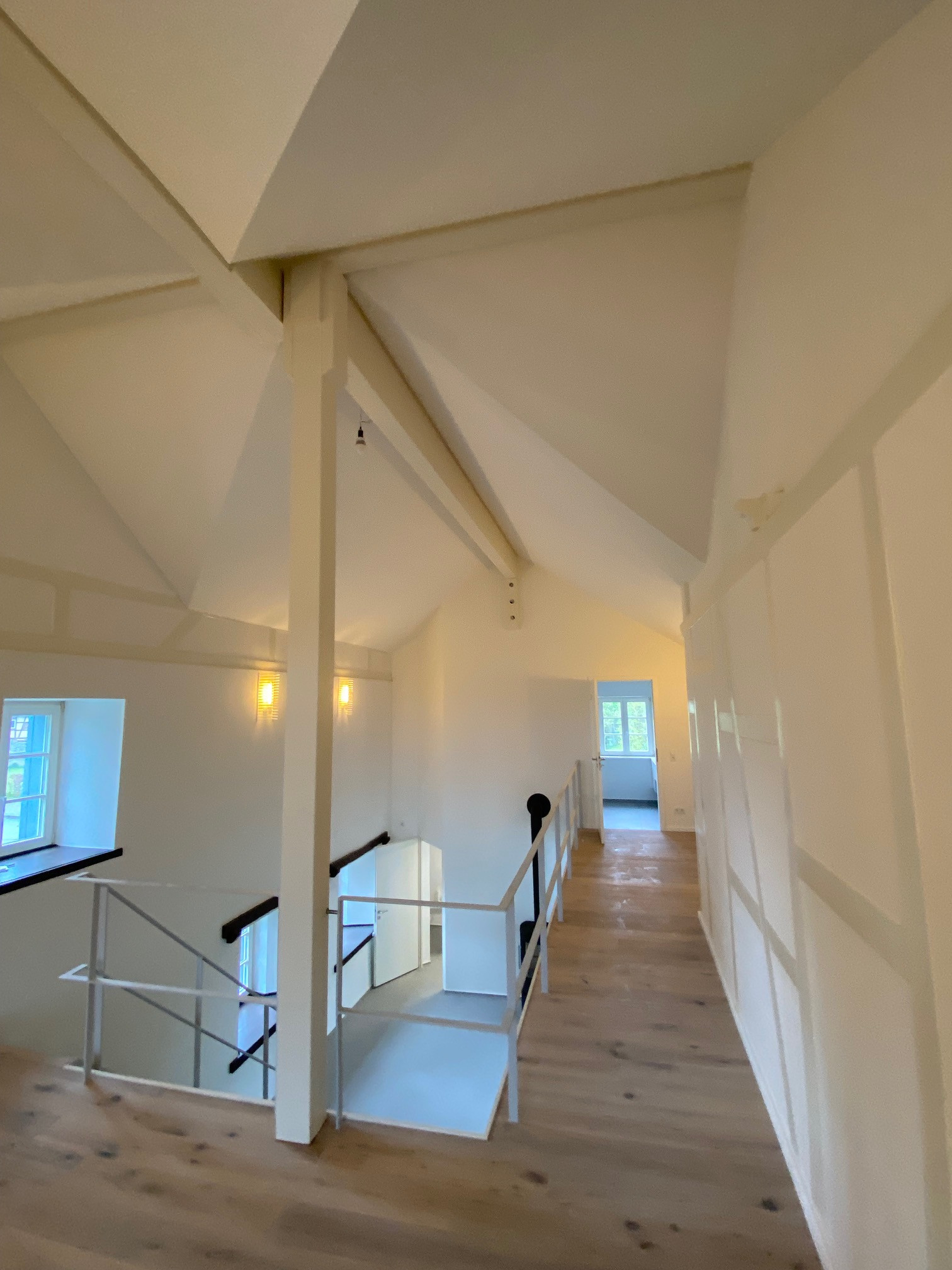 Galerie mit Blick in den Wohnbereich