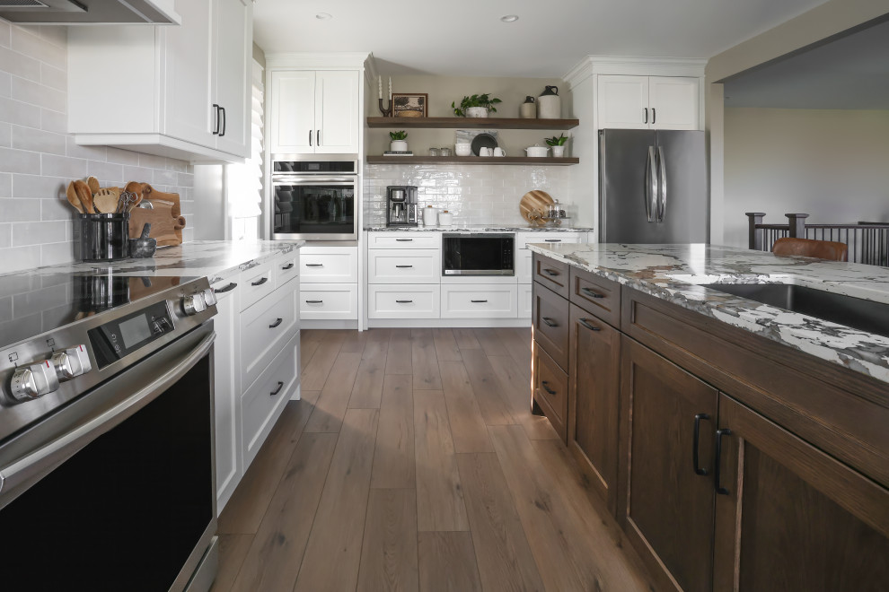 Kitchen - transitional kitchen idea in Toronto
