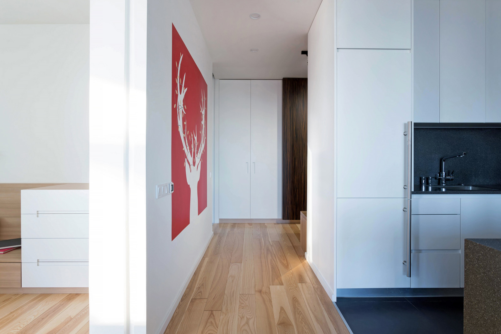 APARTMENT WITH A DEER