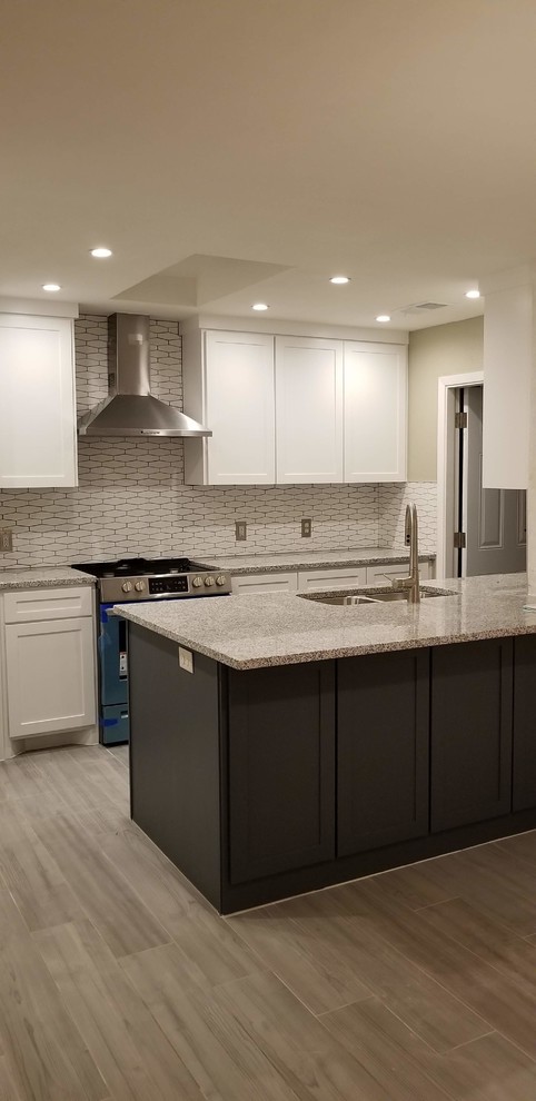 Small transitional single-wall eat-in kitchen in Dallas with an undermount sink, shaker cabinets, white cabinets, granite benchtops, white splashback, ceramic splashback, stainless steel appliances, laminate floors, a peninsula, grey floor and grey benchtop.