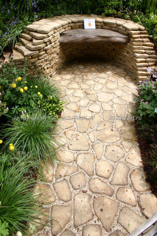 Мощение из натурального камня.