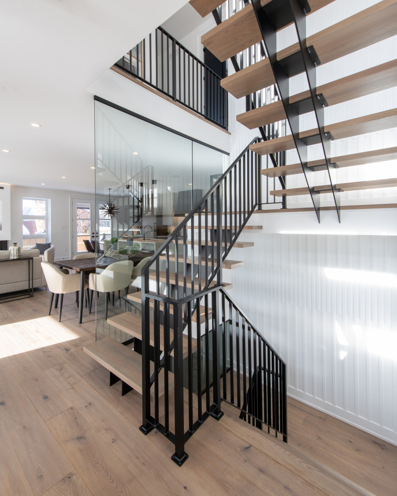 Example of a transitional home design design in Ottawa