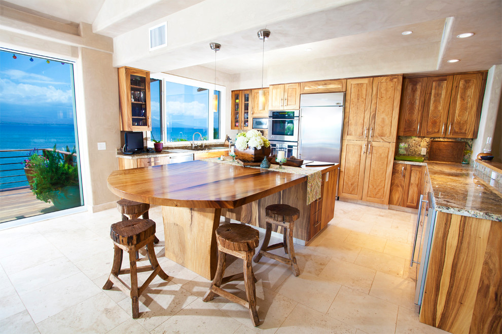 Large contemporary kitchen in Hawaii.