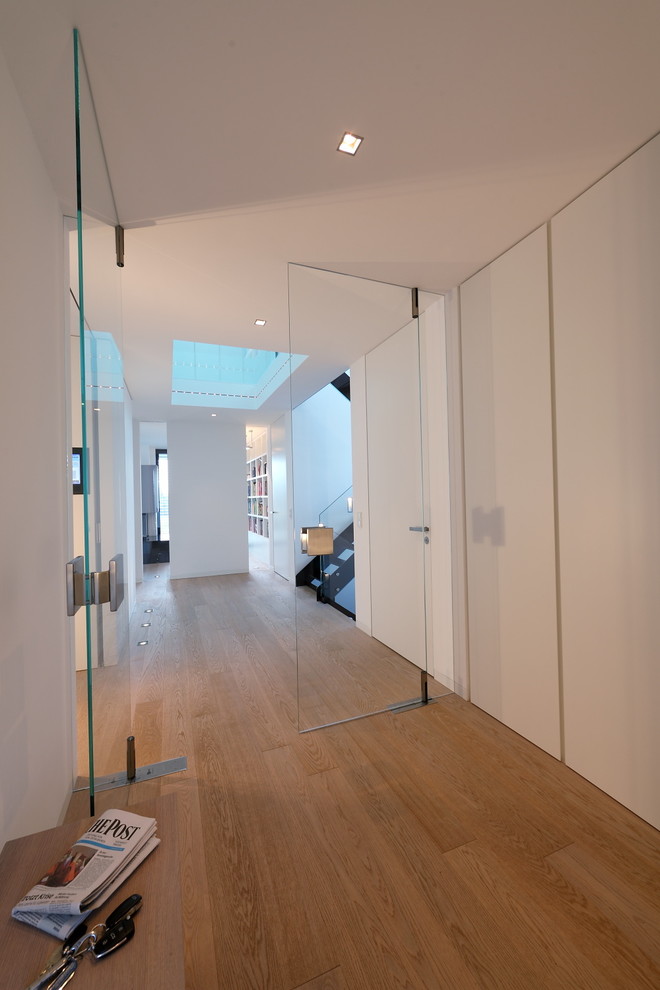 Design ideas for a contemporary home design in Munich.