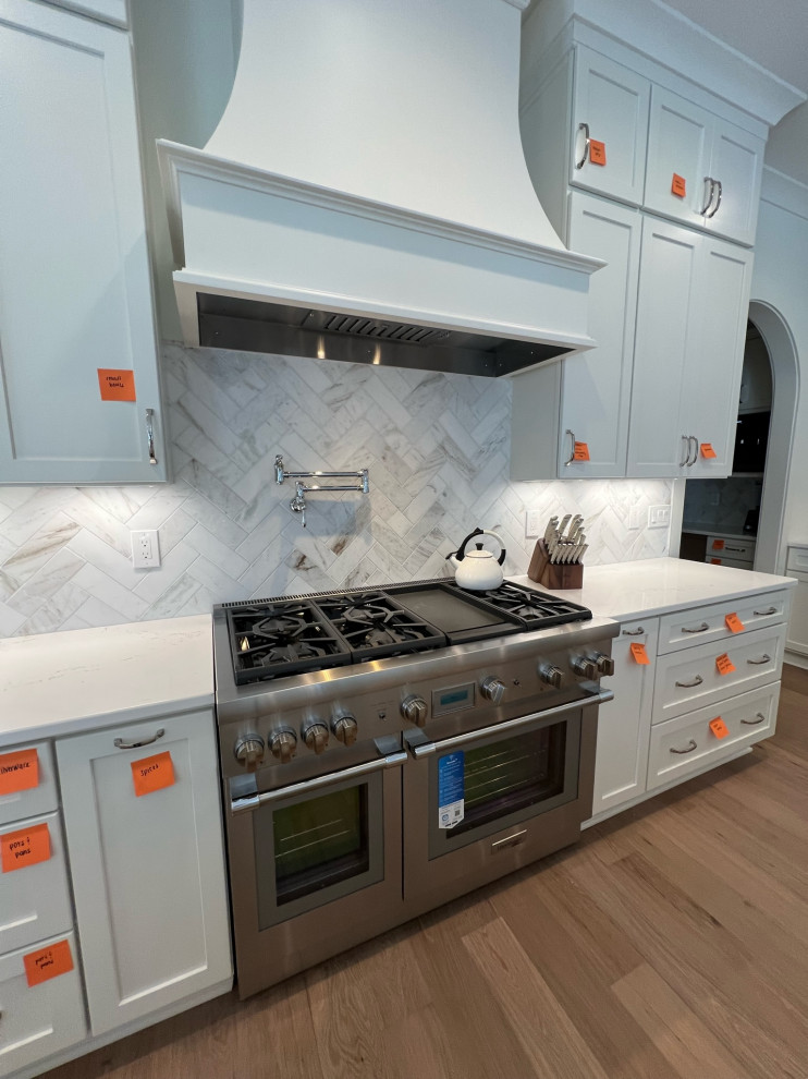 Inspiration for a transitional home design remodel in Columbus