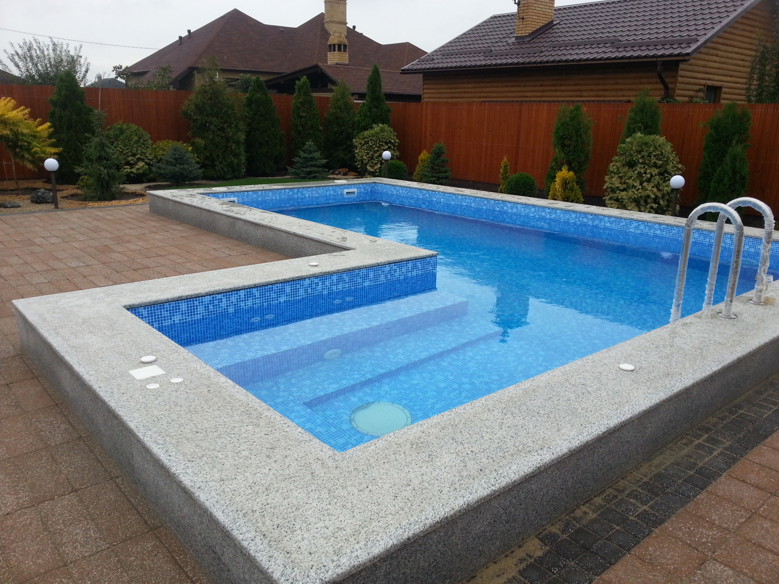 Облицовка бассейнов натуральным гранитом