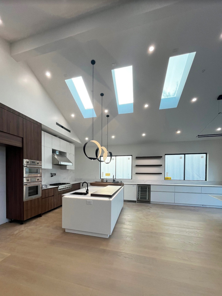 Transitional kitchen photo in San Francisco
