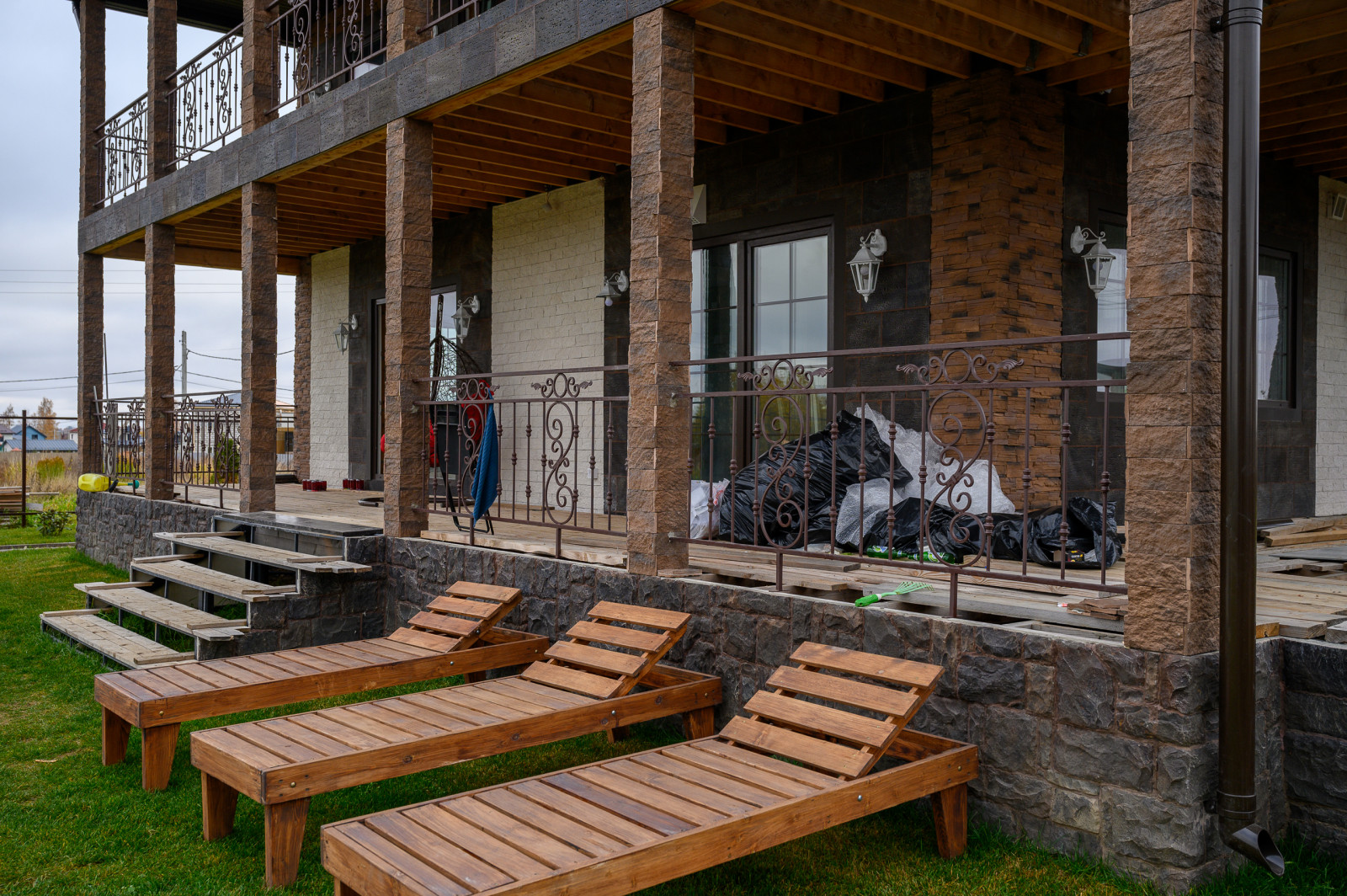 Ломоносовский район Санкт-Петербурга. Дом для семьи с шестью детьми.