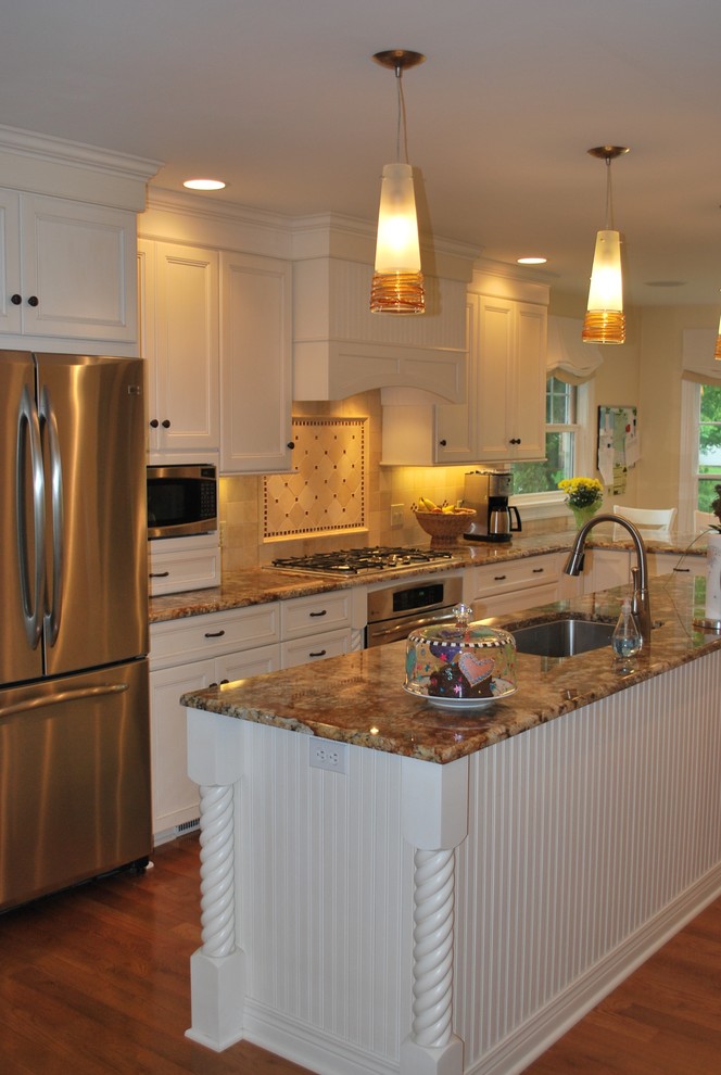 Transitional kitchen photo in New York