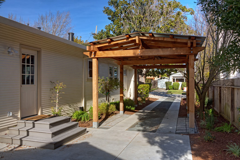 Design ideas for a small traditional detached one-car carport in San Francisco.