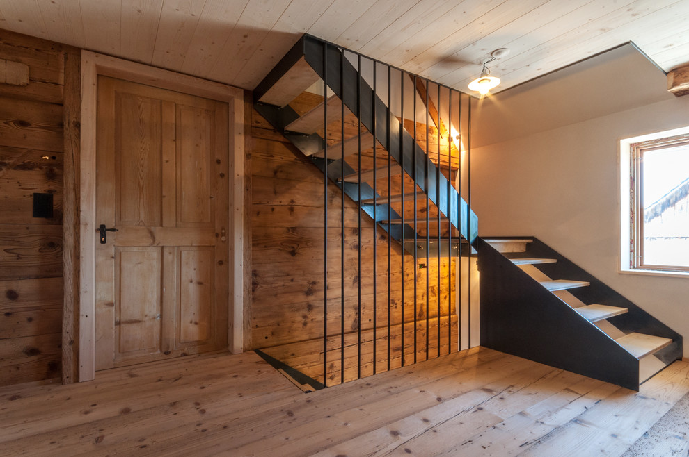 Country Holztreppe in L-Form mit Metall-Setzstufen in Sonstige