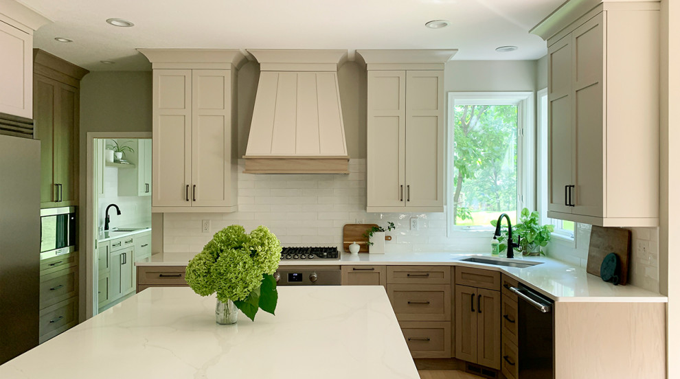 Inspiration for a transitional kitchen remodel in Minneapolis
