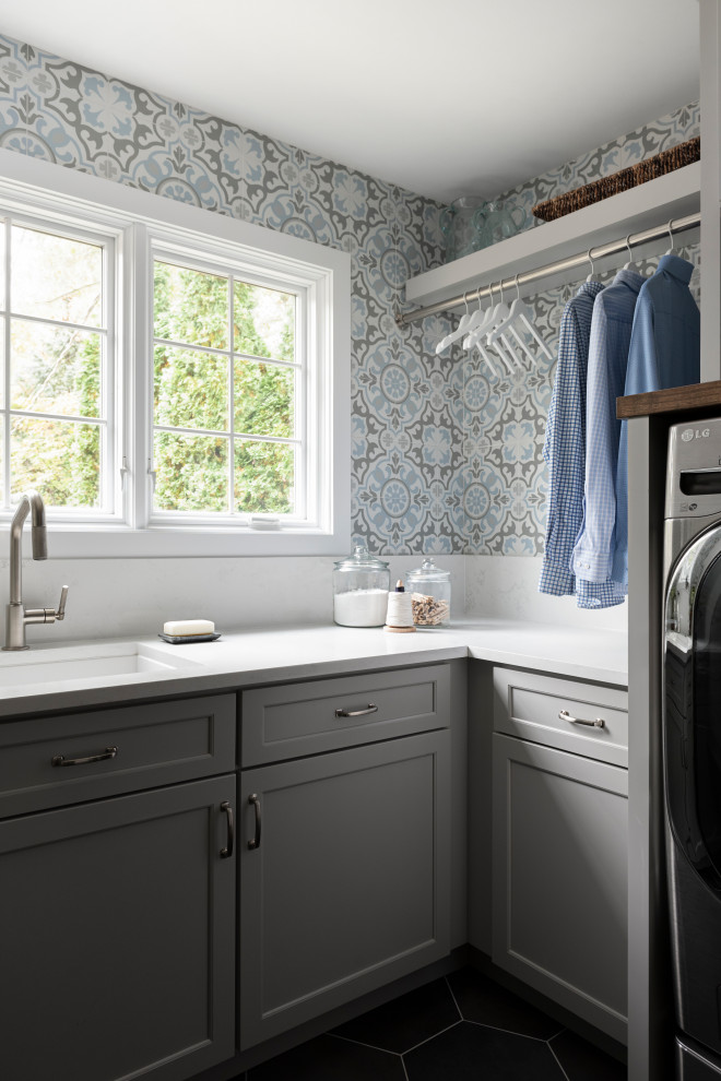 Design ideas for a small traditional utility room in Chicago.
