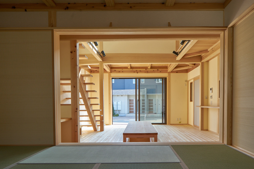 Inspiration for a mid-sized asian master bedroom in Other with beige walls and tatami floors.
