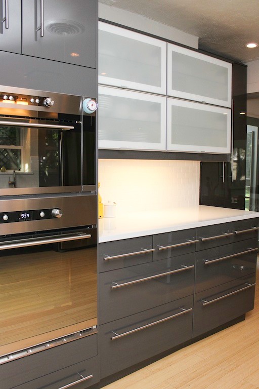 Inspiration for a transitional home design remodel in Austin