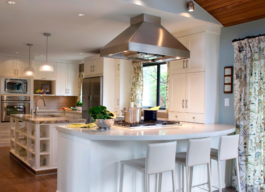 Mid-sized transitional u-shaped medium tone wood floor and brown floor eat-in kitchen photo in Seattle with a double-bowl sink, shaker cabinets, white cabinets, quartz countertops, brown backsplash, subway tile backsplash, stainless steel appliances and an island