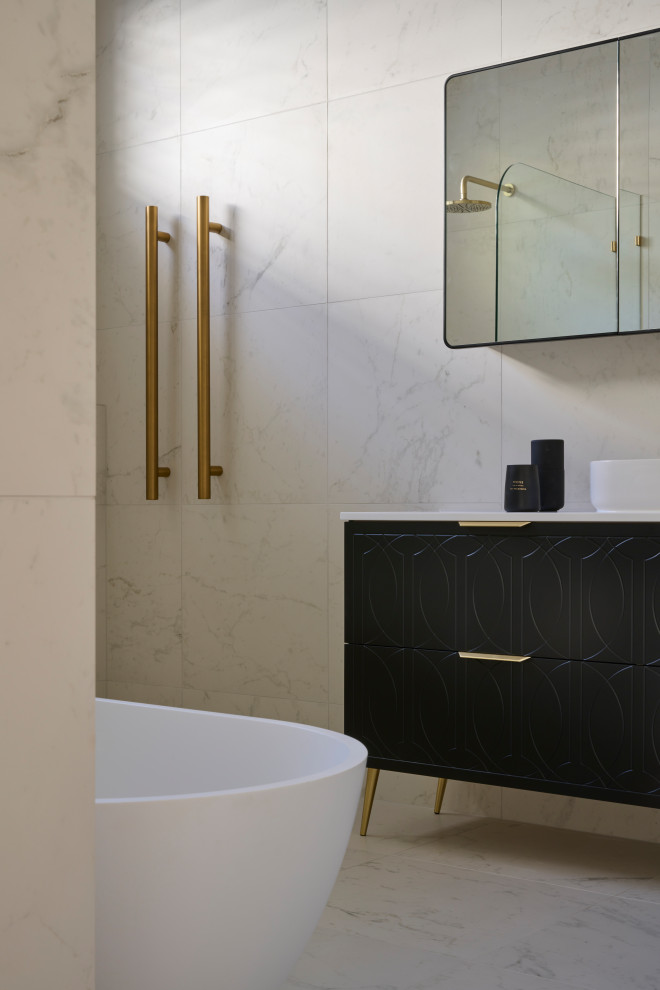 Contemporary bathroom in Adelaide.