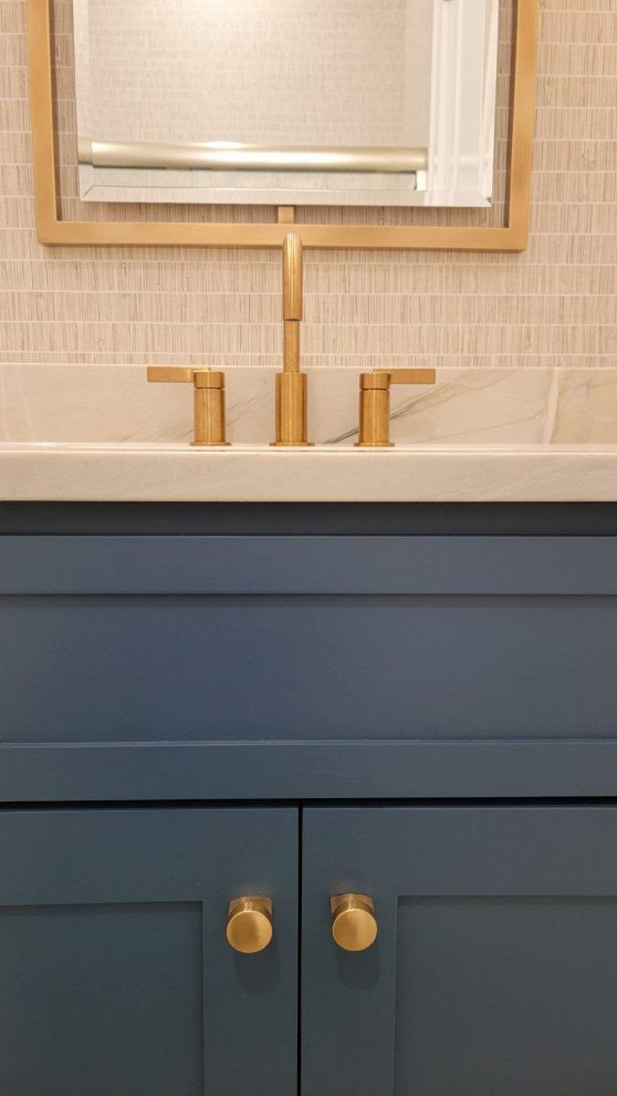 Bathroom - transitional bathroom idea