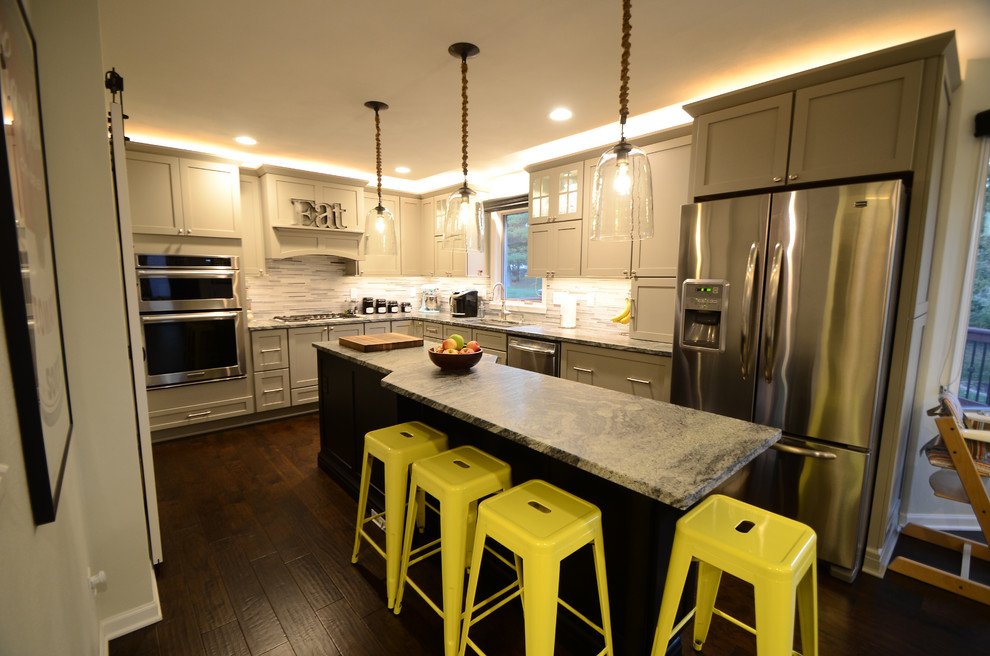 Transitional kitchen photo in Chicago