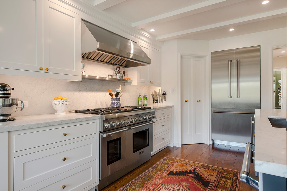 Photo of a transitional kitchen in San Francisco with shaker cabinets and with island.